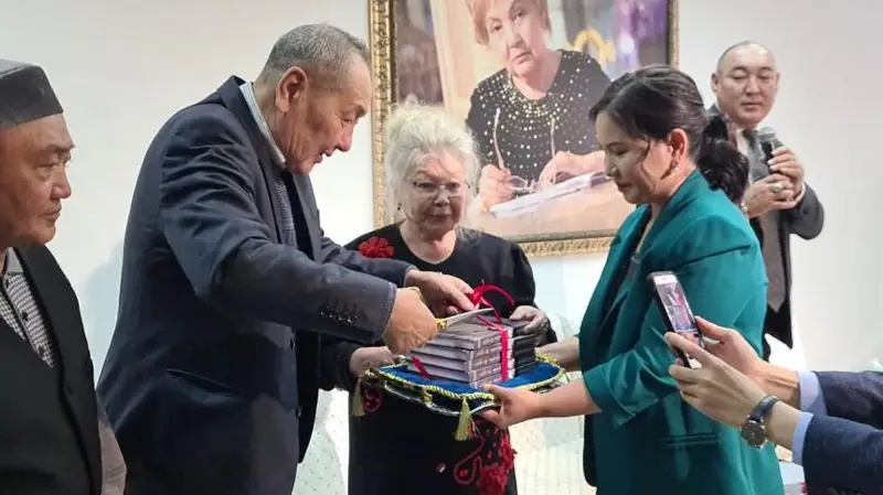 ايگۇل سەيىلدىڭ «وي- كەرۋەن» اتتى كىتابى وقىرمانعا جول تارتتى