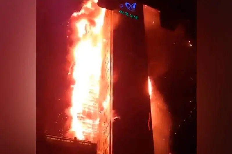 Жанубий Кореяда осмонўпар бино ёниб кетди