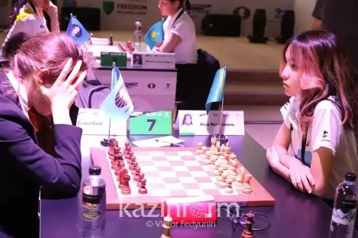 قازاقستاننىڭ شاحماتشى قىزدارى مەن الەم قۇراماسى اراسىنداعى ماتچ باستالدى