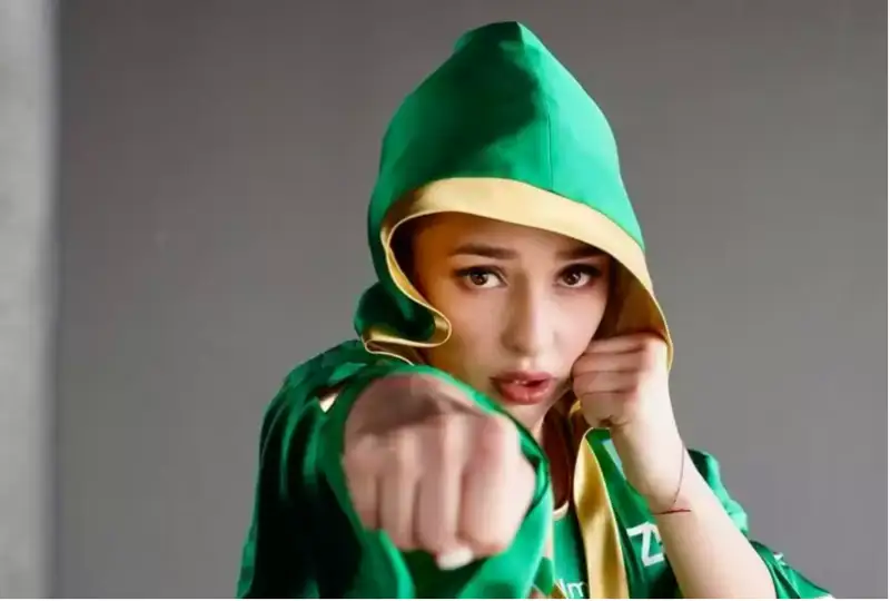 مەنىڭ دەڭگەيىمە جەتىپ السىن - انگەلينا لۋكاس نازىم قىزايباي تۋرالى