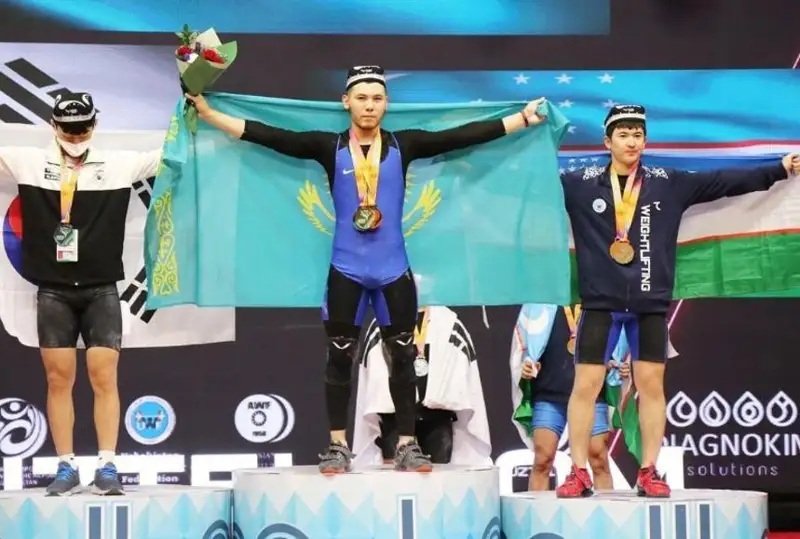 Алишер Байбуров 17 ёшгача бўлган ўсмирлар ўртасида Осиё чемпиони бўлди