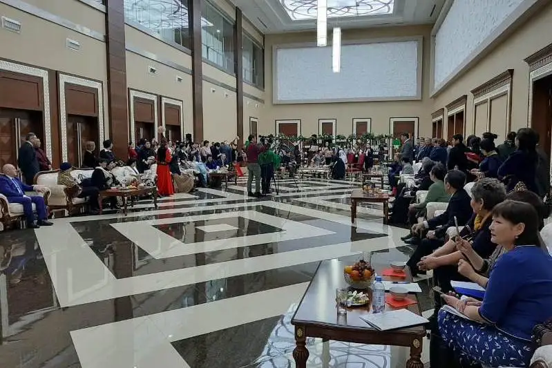 “阿布西的世界”纪念会正在首都努尔苏丹举行