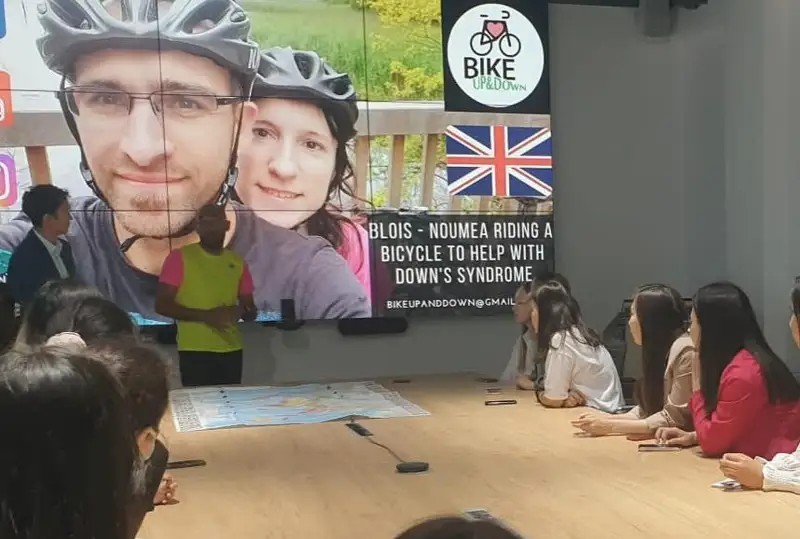 Велосипедда дунё бўйлаб саёҳат қилаётган француз эр-хотин Ақтауга етиб келди