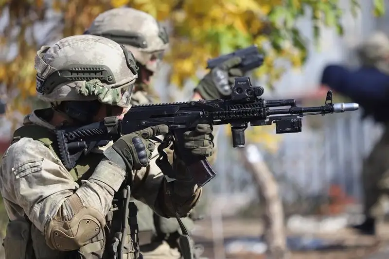 Подробности спецоперации в Алматы: террористы прикрываются женщинами
