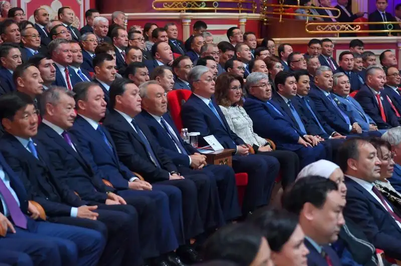首任总统和总统共同出席阿拜诞辰175周年庆典活动开幕仪式