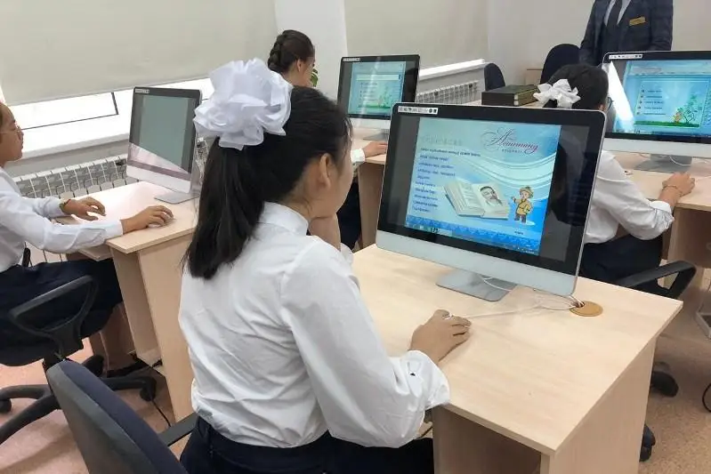 首都新建成的阿拜高级中学将开设“阿拜学”教育课程