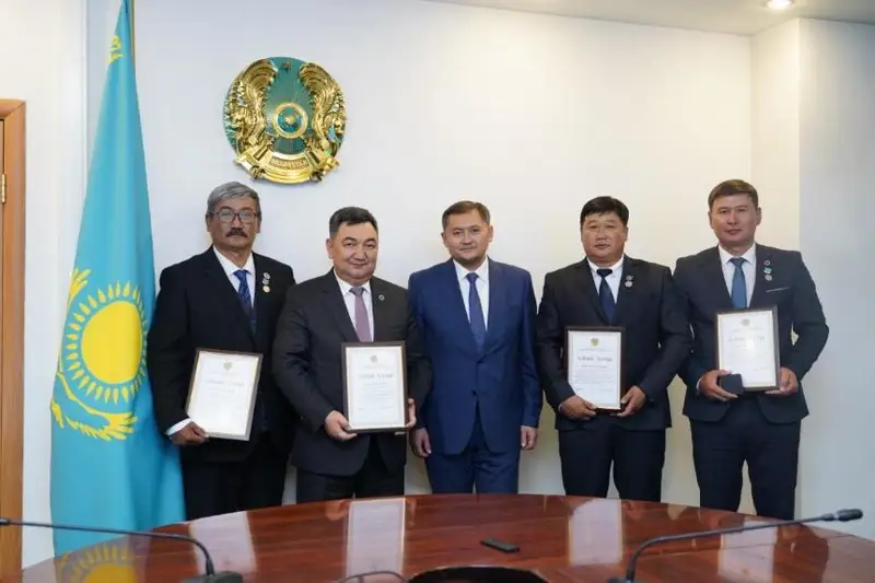 ساياسات نۇربەك كونە تۇركى ءداۋىرىنىڭ ەسكەرتكىشتەرىن اشقان عالىمداردى ماراپاتتادى