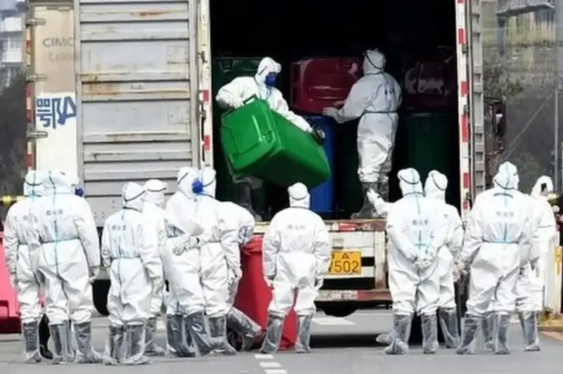 Ýhan qalasynda qaıtadan lokdaýn jarııalandy