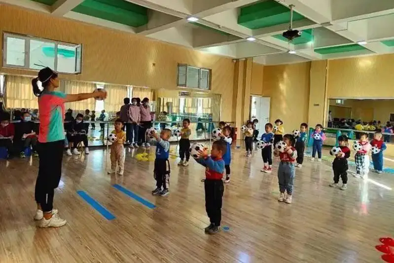 شىڭجاندا بالالاردى فۋتبولعا باۋليتىن 1000 بالاباقشا اشىلادى - شەتەلدەگى قازاق باسپا ءسوزى