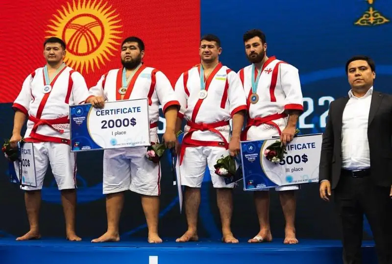 قازاق كۇرەسىنەن جارىستىڭ العاشقى كۇنى قازاقستاندىقتار 3 «التىن» الدى