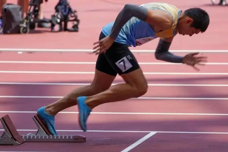 Қозоғистонлик спортчи енгил атлетика бўйича жаҳон чемпионатида ярим финалга чиқди