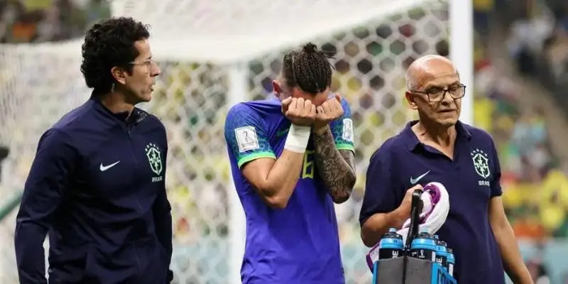 برازيليانىڭ ەكى فۋتبولشىسى الەم چەمپيوناتىنىڭ قالعان ويىندارىنا قاتىسا المايدى