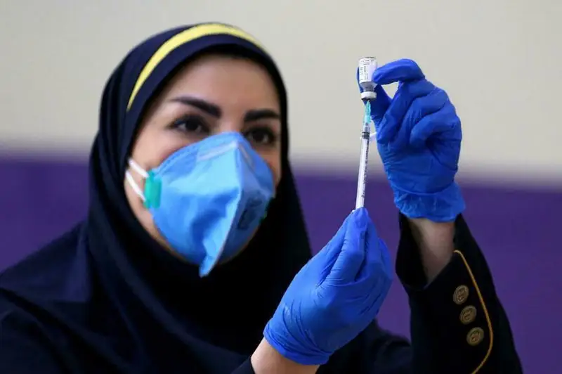 Эронда 46,8 млн киши коронавирусга қарши вакцинанинг биринчи дозасини олди