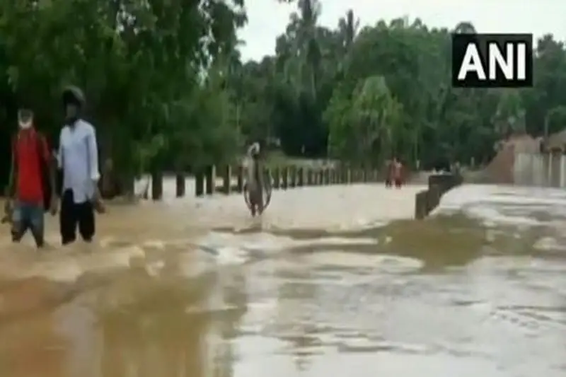 Ҳиндистонда кучли циклон туфайли ўн миллион одам жабрланди