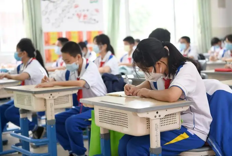 Пекин мактаб ўқувчилари анъанавий таълимга қайтишмоқда