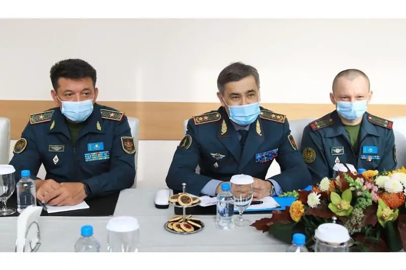 哈印两国国防部长在俄罗斯举行会晤