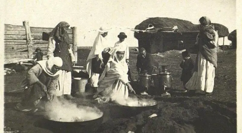 قازاق قۇدا كۇتكەندە نەگە ولگەن تۋىستارىن ەسكە العان؟