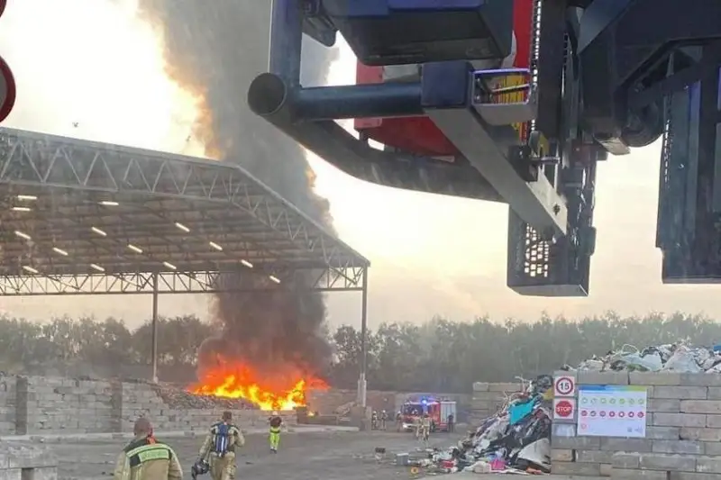 Бельгиянинг Гент портида кучли ёнғин содир бўлди