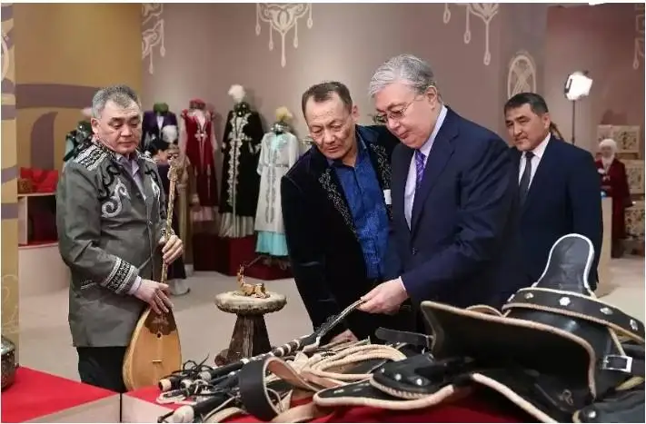 پرەزيدەنت تارازدا قولونەرشىلەر كورمەسىن ارالاپ كوردى