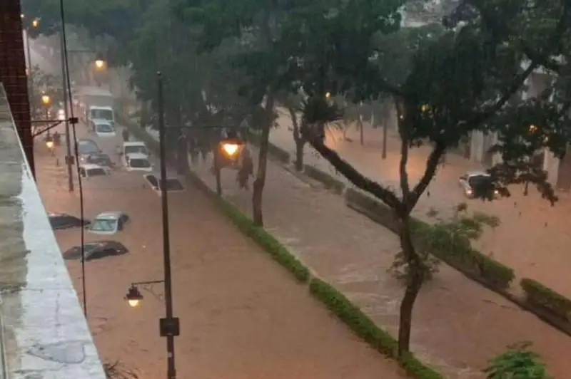 Бразилиядаги сув тошқини олти кишининг ҳаётига зомин бўлди