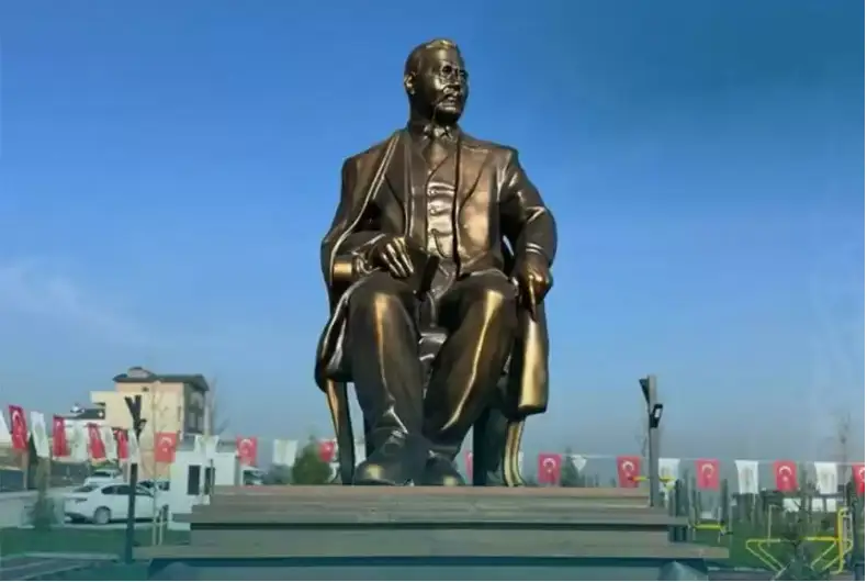 انكارادا احمەت بايتۇرسىن ۇلىنا ەسكەرتكىش اشىلدى