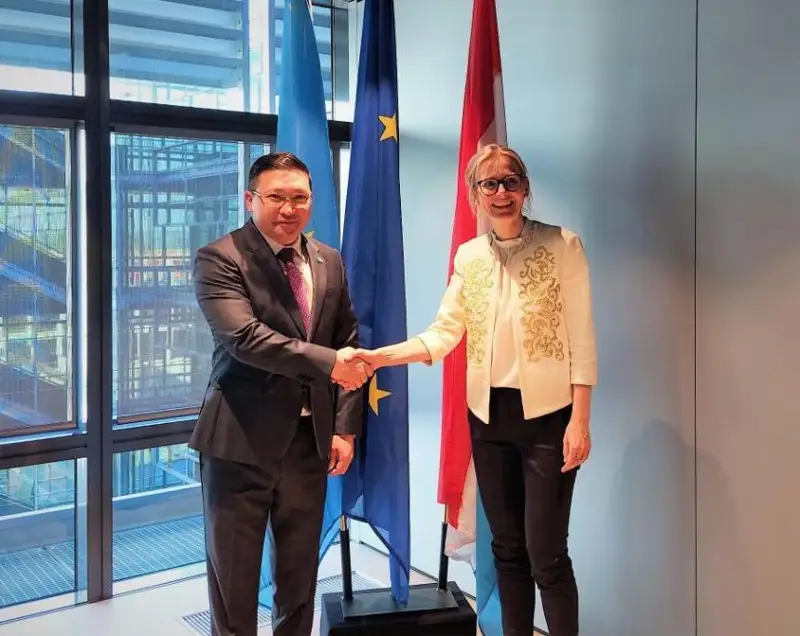 哈萨克斯坦大使会见卢森堡商会国际合作部主任