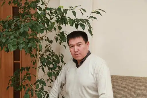 حافيزدەي ءسۇيىپ، ماجنۇندەي كۇيدىم دەرتىڭە. ەرعالي باقاش