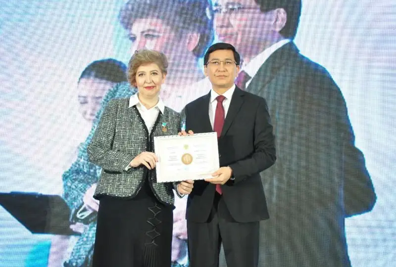 Церемония награждения лучших педагогов страны началась в Астане
