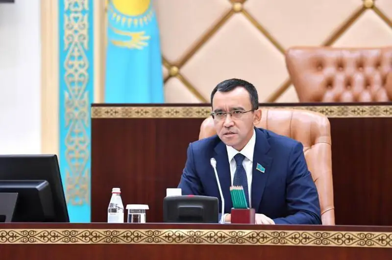 Қозоғистон меҳнат бозорига ҳар йил 300 минг ёш мутахассислар кириб келади - Сенати раиси