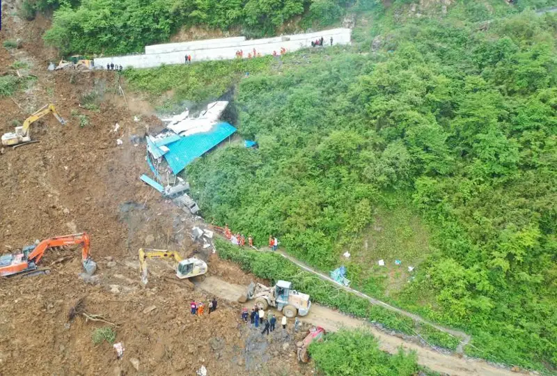 Хитой жануби-ғарбида тоғнинг қулаши оқибатида 19 киши ҳалок бўлди