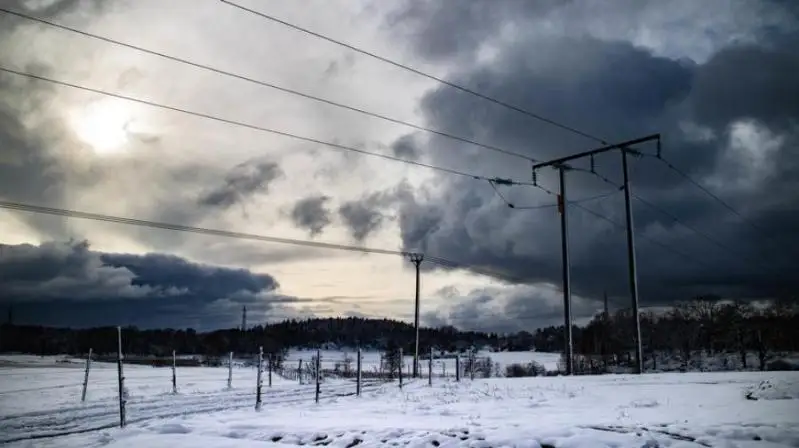 Швецияда кучли бўрон ўн минглаб уйларни электрсиз қолдирди