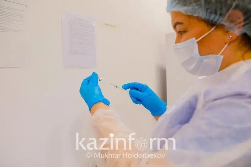 Увеличить темпы ревакцинации населения поручил Алихан Смаилов