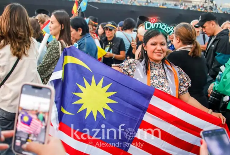 تابيعاتى اسەم، تاماعى ءدامدى: ديماشتىڭ كونسەرتىنە كەلگەن شەتەلدىكتەردىڭ اسەرى