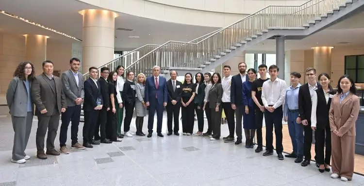 Президент Nazarbayev University илмий-тадқиқот ишлари билан танишди