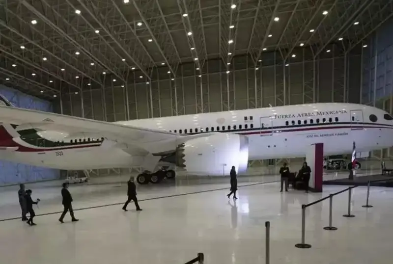 Мексика Тожикистонга президент самолётини сотди