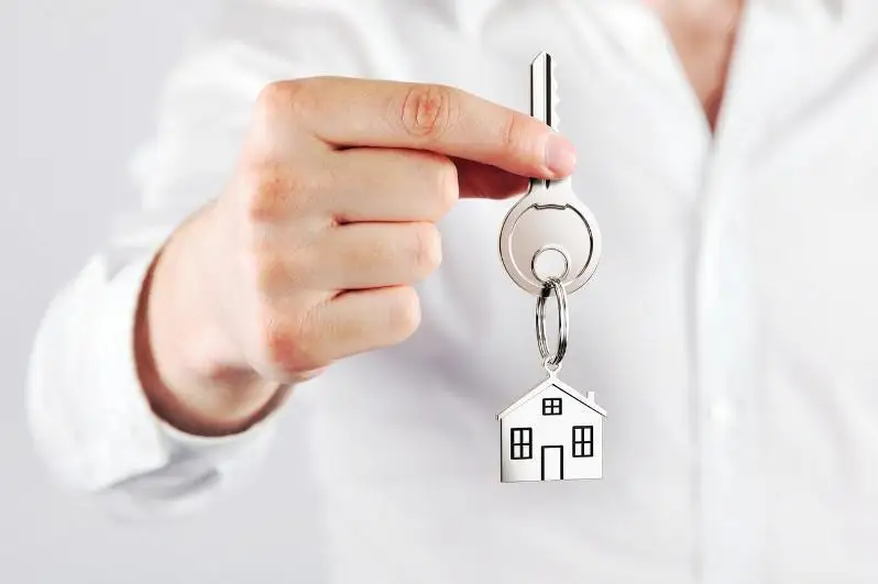 Қостанай вилоятида 25 нафар ёш шифокорга уй берилди