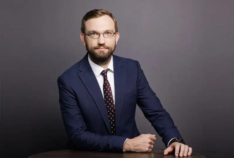 Миллий банк вакили cўнгги пайтларда кучайиб бораётган тенге курсининг кескин тушиб кетишига изоҳ берди