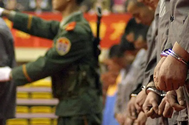 Хитой суди амалдорни 78 миллион доллар пора учун ўлимга ҳукм қилди