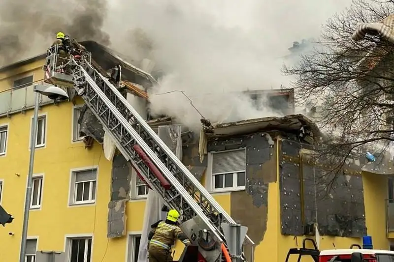 Австриядаги кўп қаватли уйда портлаш содир бўлди