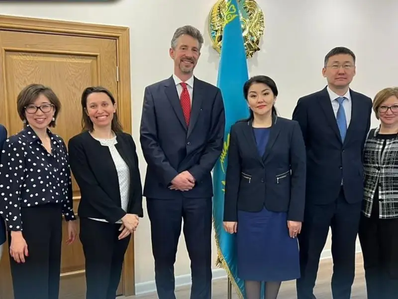 哈萨克斯坦卫生部长与法国大使会晤，商讨加强双边合作