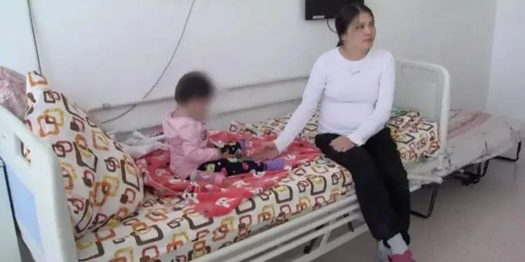 استانادا ەكى ءبۇلدىرشىن سۋعا تيسە ىسىنەتىن ويىنشىقتى جۇتىپ قويىپ، ءولىم اۋزىنان قالدى