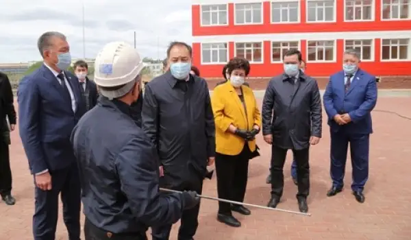 副总理托赫詹诺夫对杰兹卡兹甘市和乌勒套县进行了工作视察