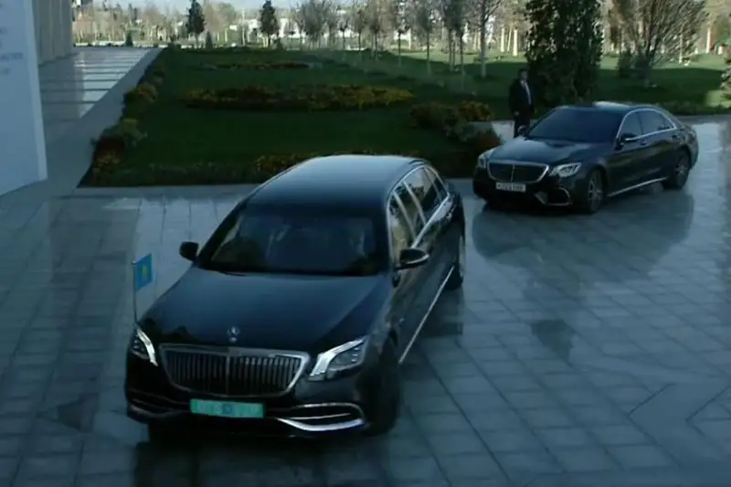 Президент прибыл в «Конгресс-центр» для участия в саммите Организации тюркских государств