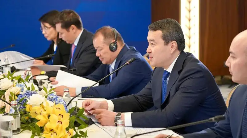 Premer sheteldik ınvestorlarmen Qazaqstanda jańa jobalardy iske qosý máselesin talqylady
