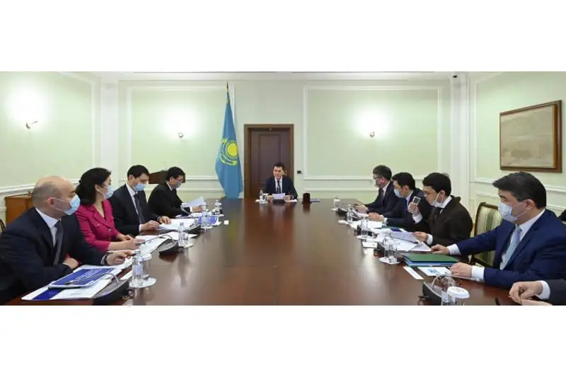 国务秘书主持召开人才海外培训国家委员会会议