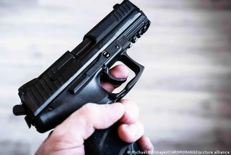 Америкаликларга жамоат жойларида қурол олиб юришга рухсат берилди