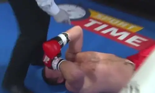 Қозоғистонлик боксчи украиналик рақибини нокаутга учратди