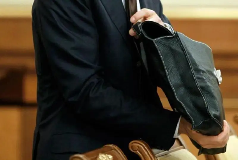 ەربول نازاربايەۆ انتيكورداعى قىزمەتىنەن بوساتىلعان