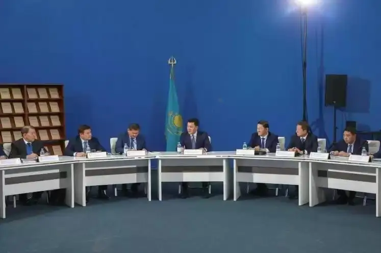 ҚР Давлат маслаҳатчиси сиёсий қатағон қурбонларини оқлаш комиссиясининг навбатдаги йиғилишини ўтказди