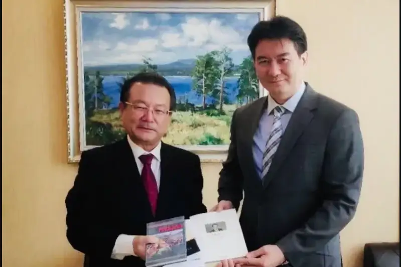 驻华大使会见中国哈萨克族作家克拜尔•米吉提